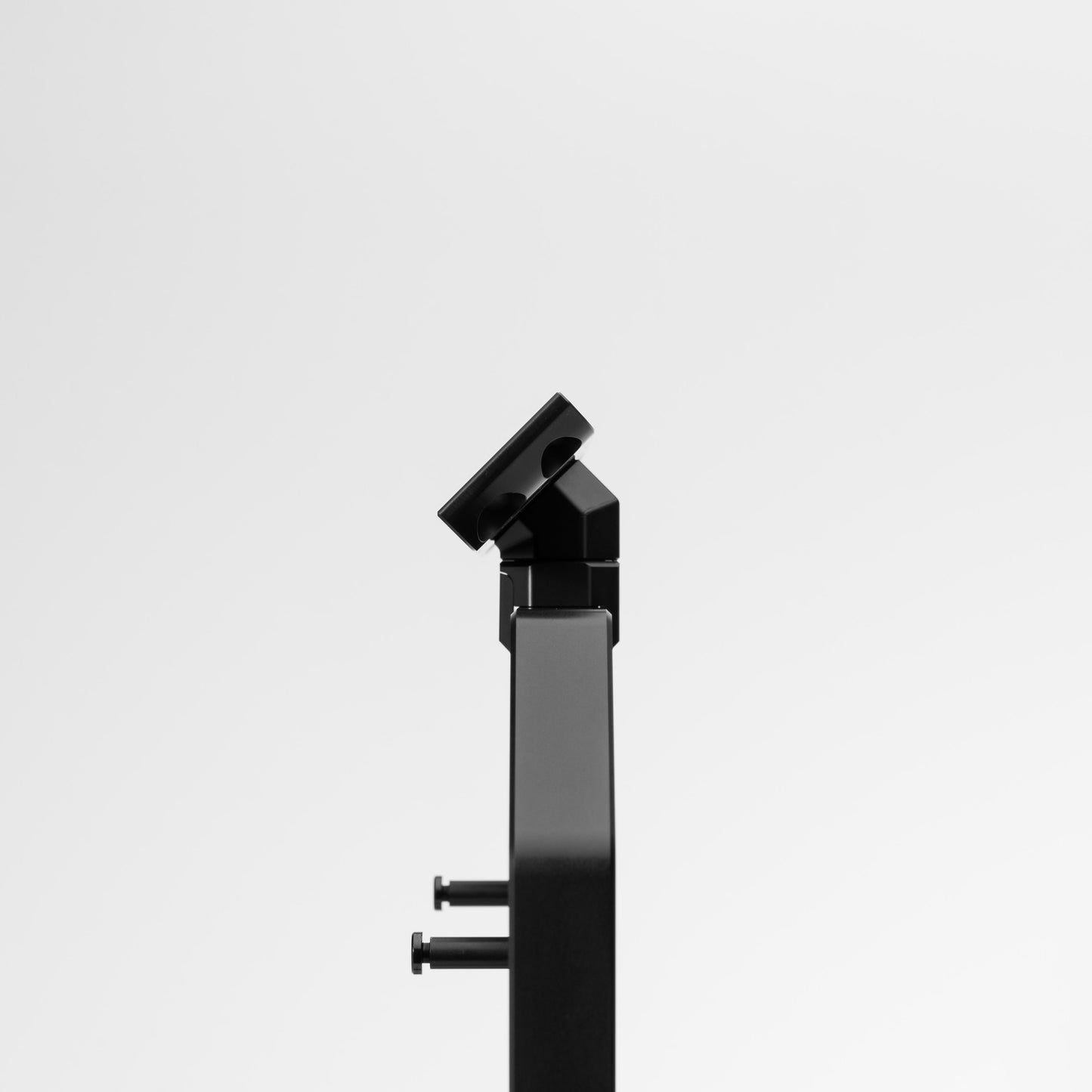 RADIATOR MOUNT 140