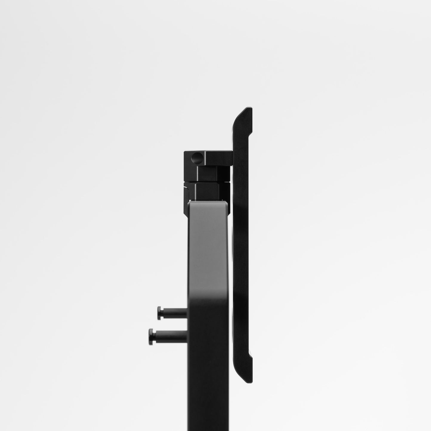 RADIATOR MOUNT 140